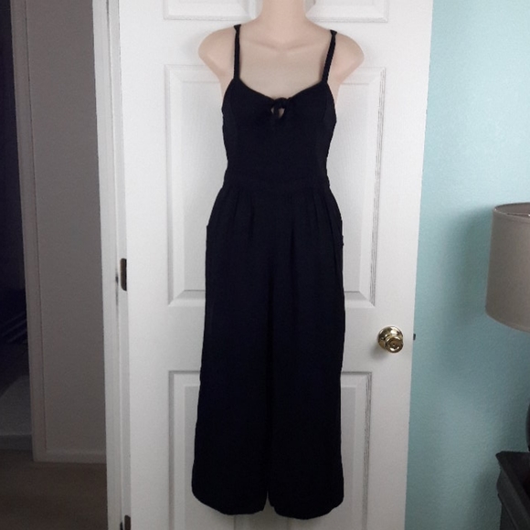 Hollister Black Tie Front Keyhole Jumpsuit Size S